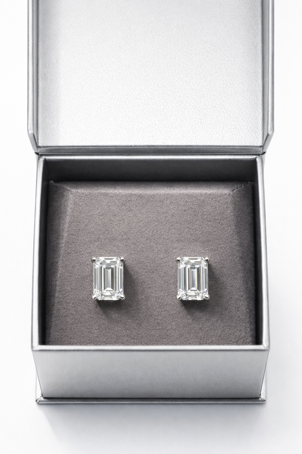 EMERALD STUDS 3.0 CARATS