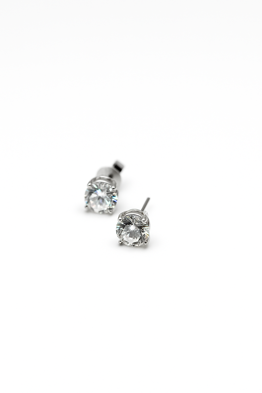 ROUND STUDS 3.6 CARATS