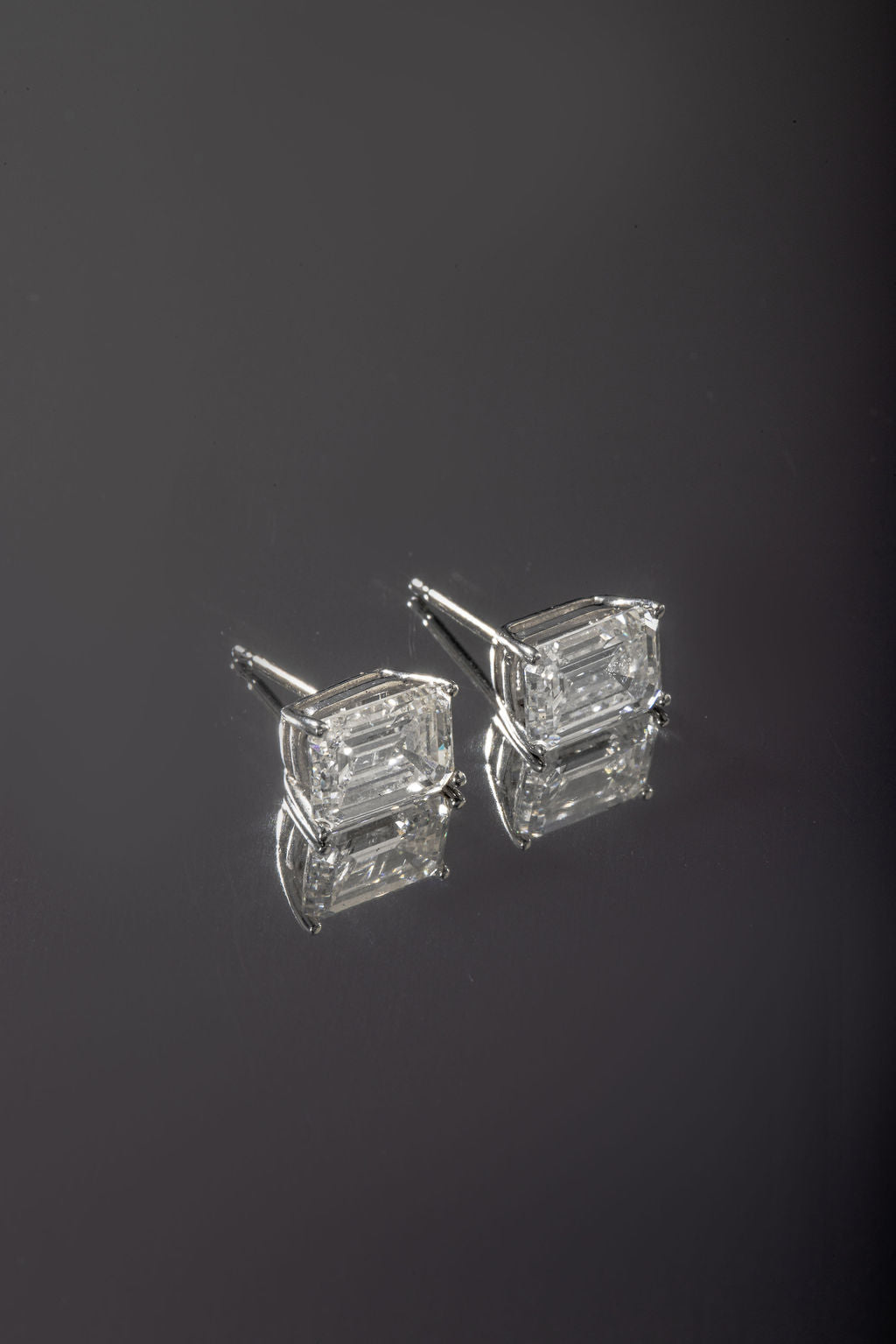 EMERALD STUDS 2.0 CARATS